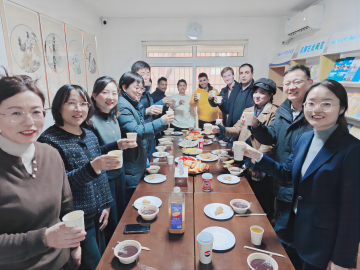 共品腊八粥，共话中国年：青岛滨海学院国际学生体验传统节俗