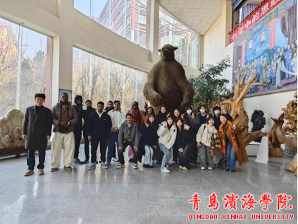 春风送暖，万物生长。在这充满希望的春日里，青岛滨海学院迎来了来自几内亚、摩洛哥、日本、韩国、埃塞俄比亚、也门、俄罗斯、利比亚、南非、喀麦隆、越南等多国的国际新生。他们跨越山海，怀揣求知热忱与美好憧憬，相聚滨海校园，开启了崭新的留学篇章。